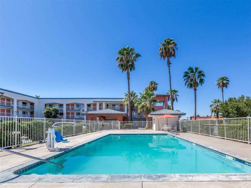 Super 8 By Wyndham Bakersfield/Central Eksteriør billede