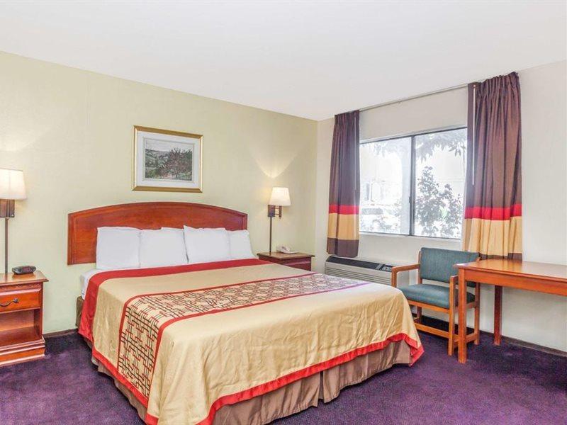 Super 8 By Wyndham Bakersfield/Central Eksteriør billede