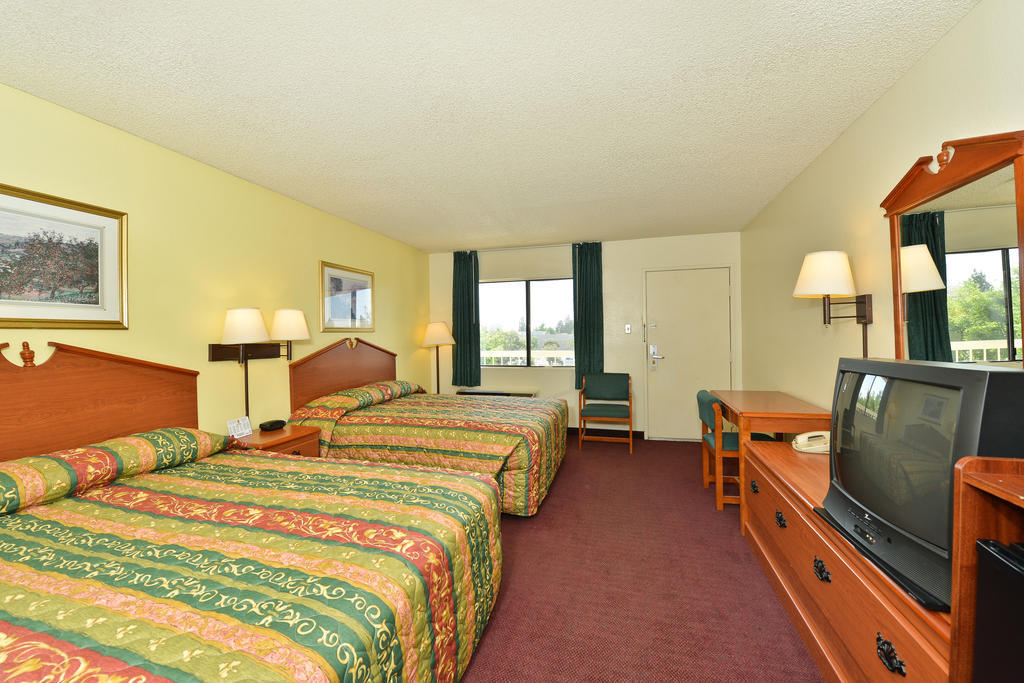 Super 8 By Wyndham Bakersfield/Central Værelse billede