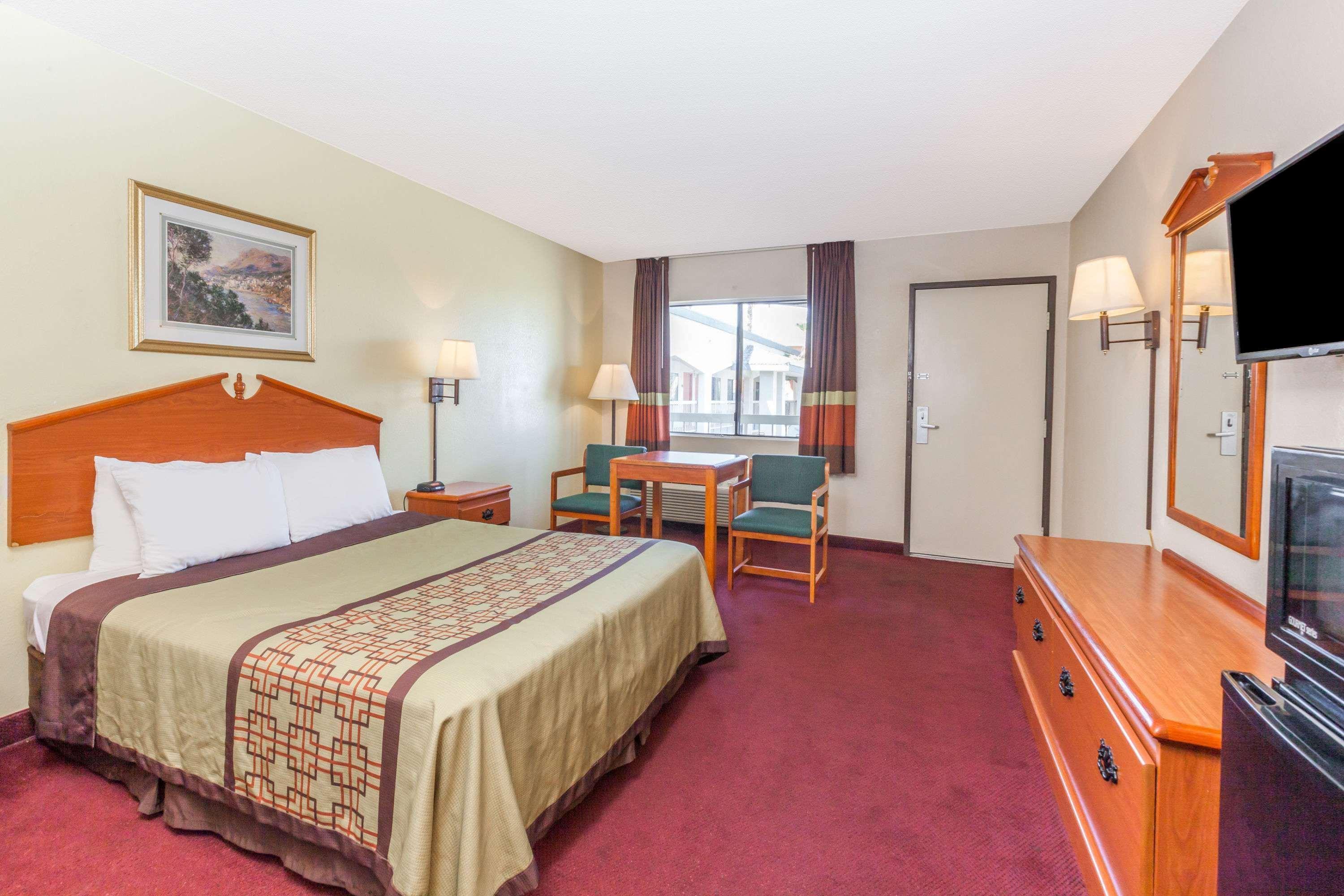 Super 8 By Wyndham Bakersfield/Central Eksteriør billede