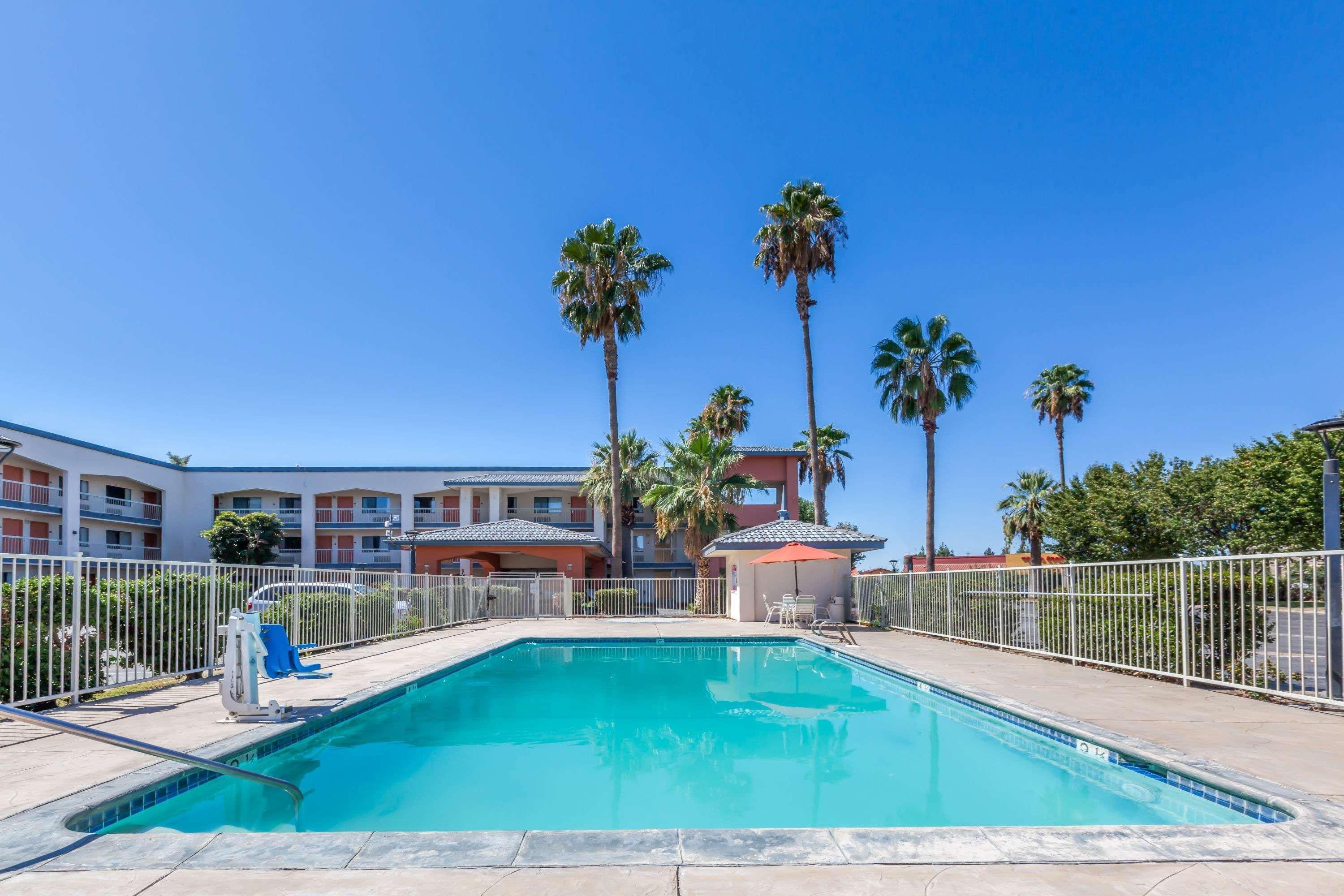 Super 8 By Wyndham Bakersfield/Central Eksteriør billede