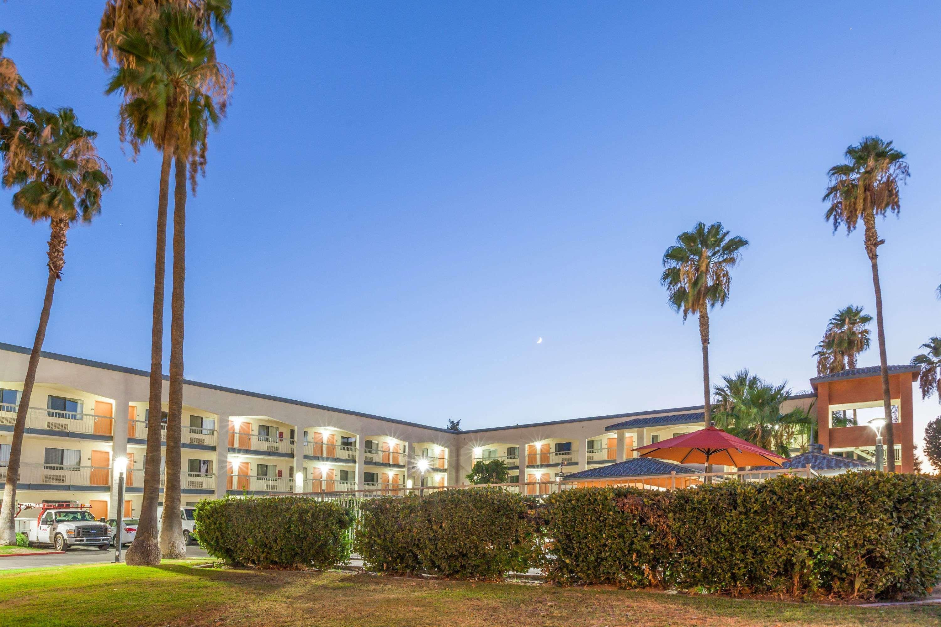 Super 8 By Wyndham Bakersfield/Central Eksteriør billede