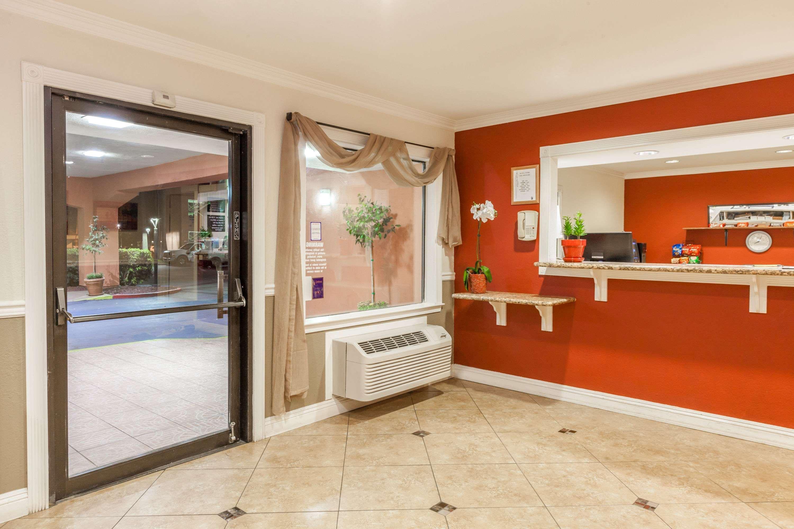 Super 8 By Wyndham Bakersfield/Central Eksteriør billede