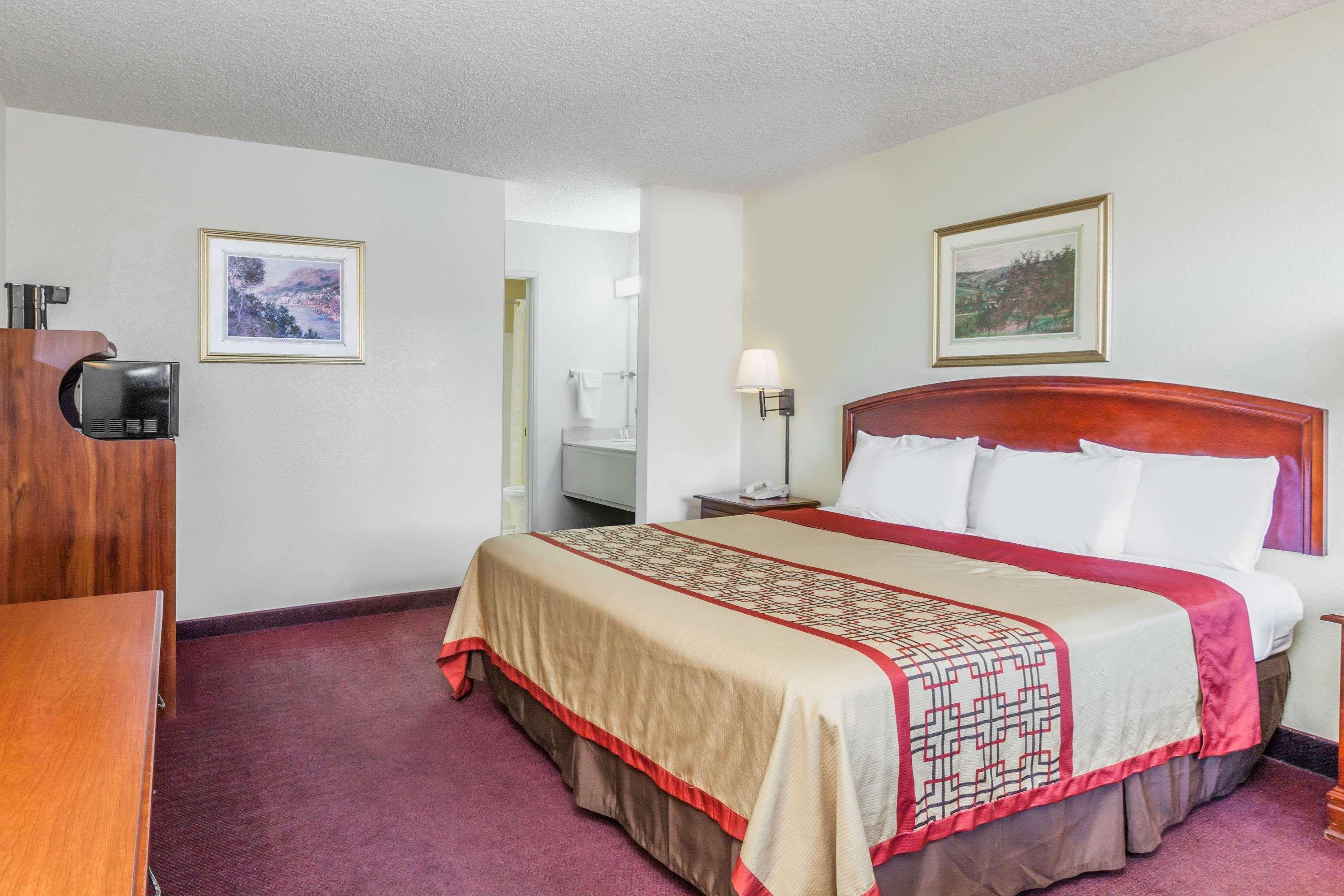 Super 8 By Wyndham Bakersfield/Central Eksteriør billede