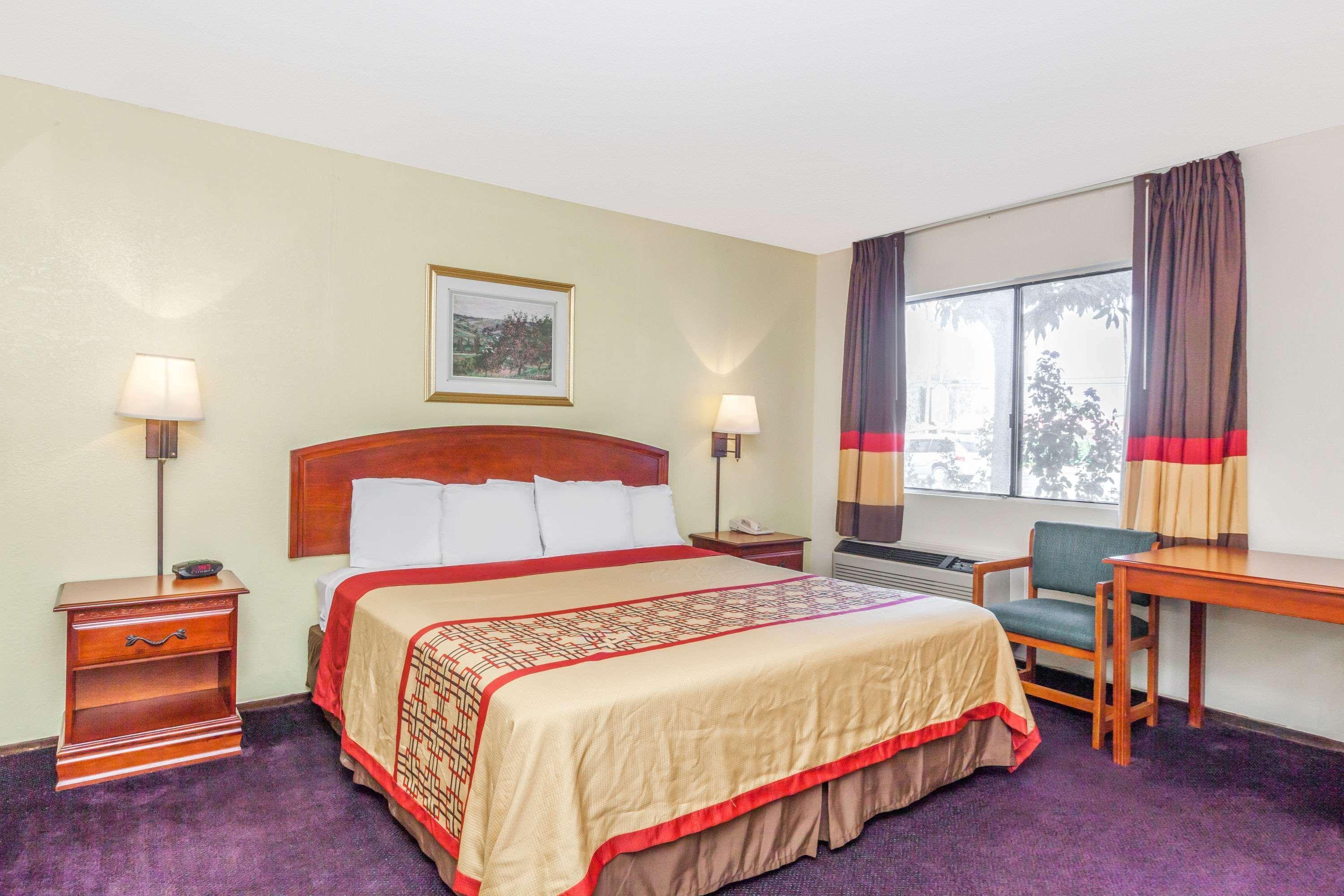 Super 8 By Wyndham Bakersfield/Central Eksteriør billede