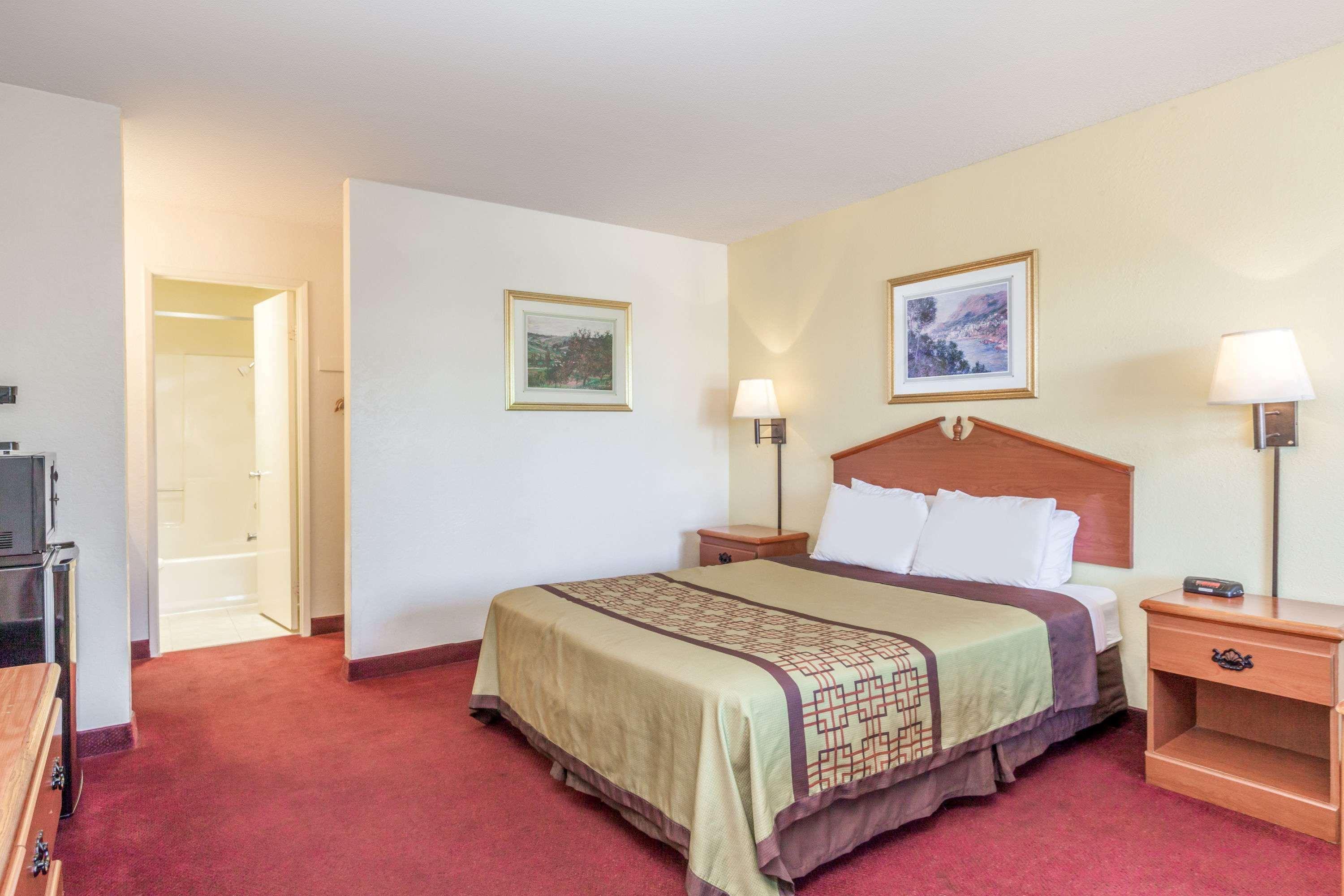 Super 8 By Wyndham Bakersfield/Central Eksteriør billede