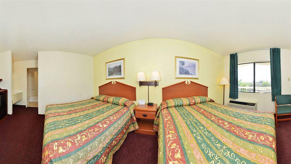Super 8 By Wyndham Bakersfield/Central Eksteriør billede