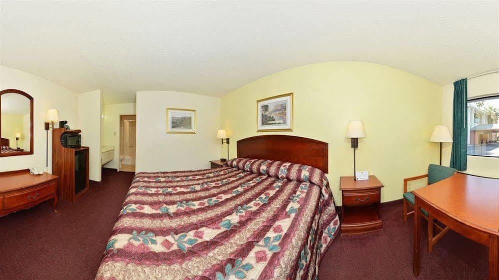 Super 8 By Wyndham Bakersfield/Central Eksteriør billede