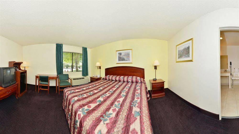 Super 8 By Wyndham Bakersfield/Central Eksteriør billede